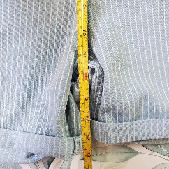 LEE | Mid Rise Short in Light Stripe sz 18M - Picture 8 of 8